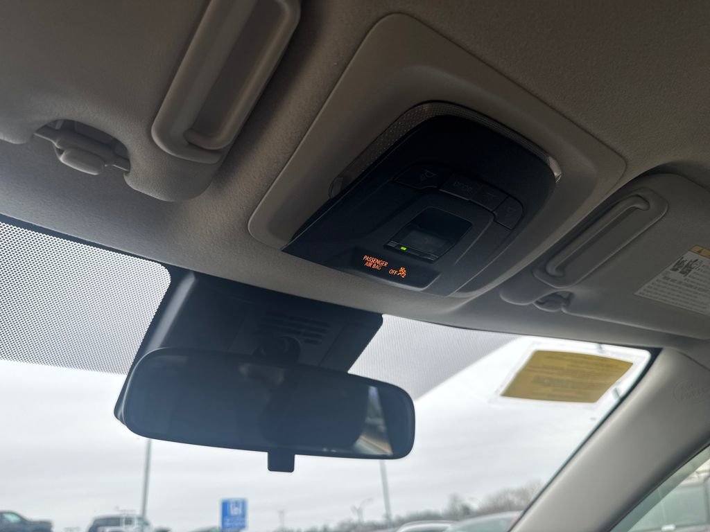 Used 2025 Toyota Corolla LE image 32