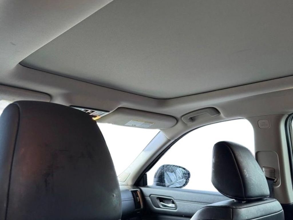 Used 2025 Nissan Pathfinder Platinum w/ Cargo Package FWD image 7