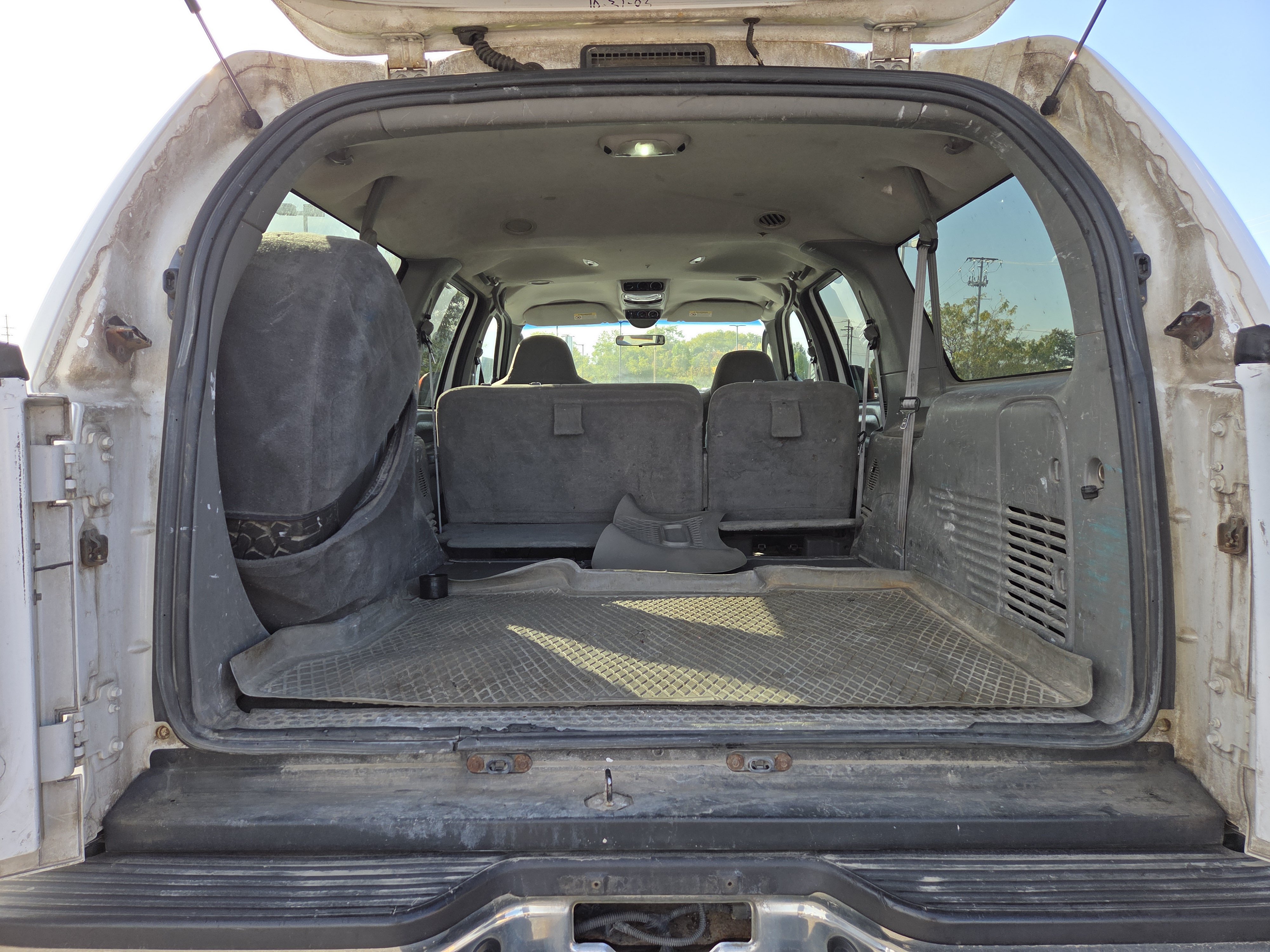 Used 2004 Ford Excursion XLT AWD/4WD image 11