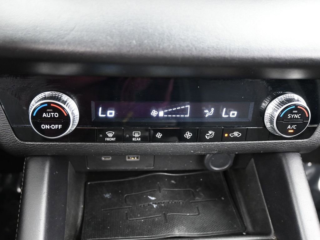 Used 2022 Mitsubishi Outlander ES image 24