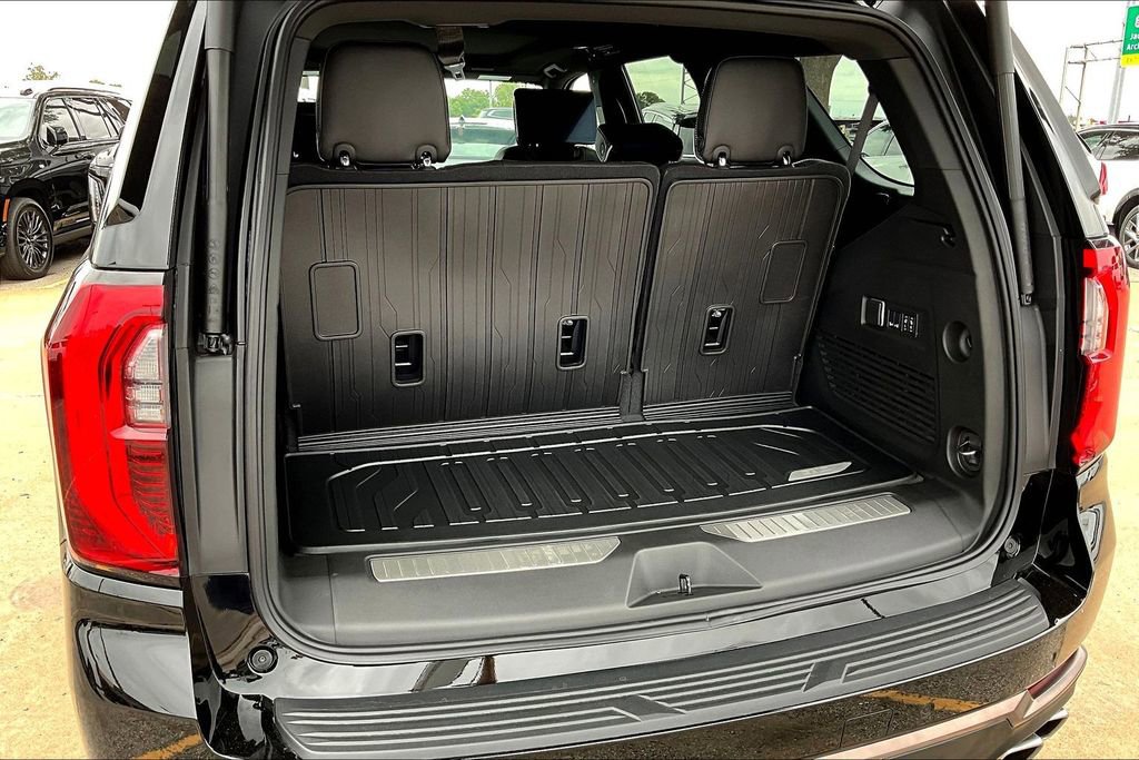 New 2026 GMC Yukon AT4 Ultimate w/ LPO, Floor Liner Package AWD/4WD image 32