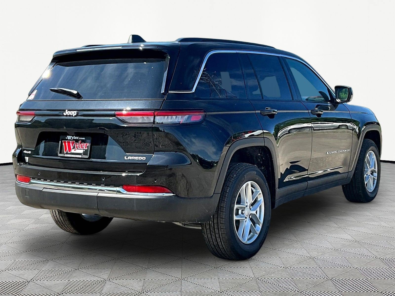 New 2026 Jeep Grand Cherokee Laredo w/ Trailer Tow Package AWD/4WD image 7