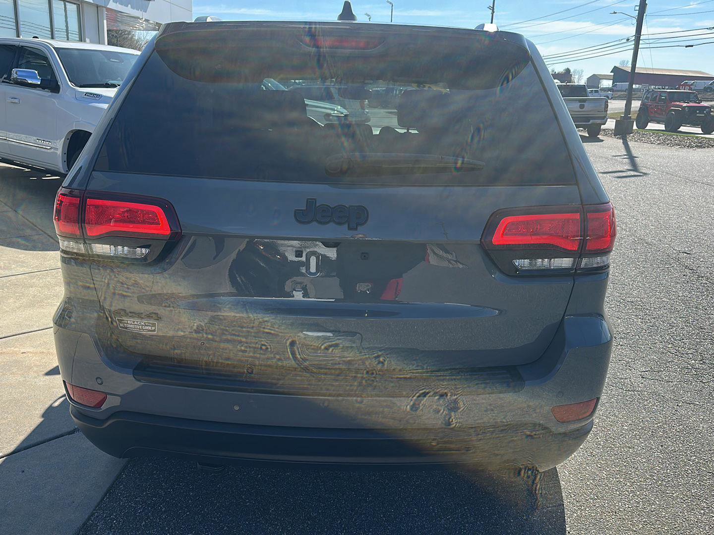 Used 2019 Jeep Grand Cherokee Laredo image 11