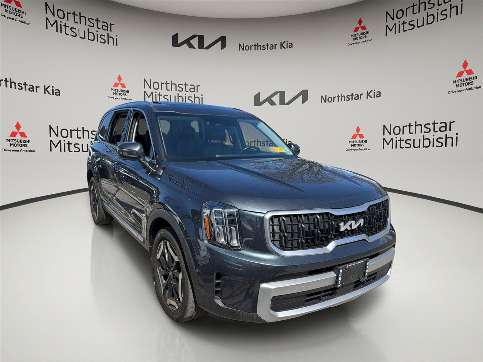 Used 2023 Kia Telluride EX w/ EX Captain's Chair Package AWD/4WD image 7