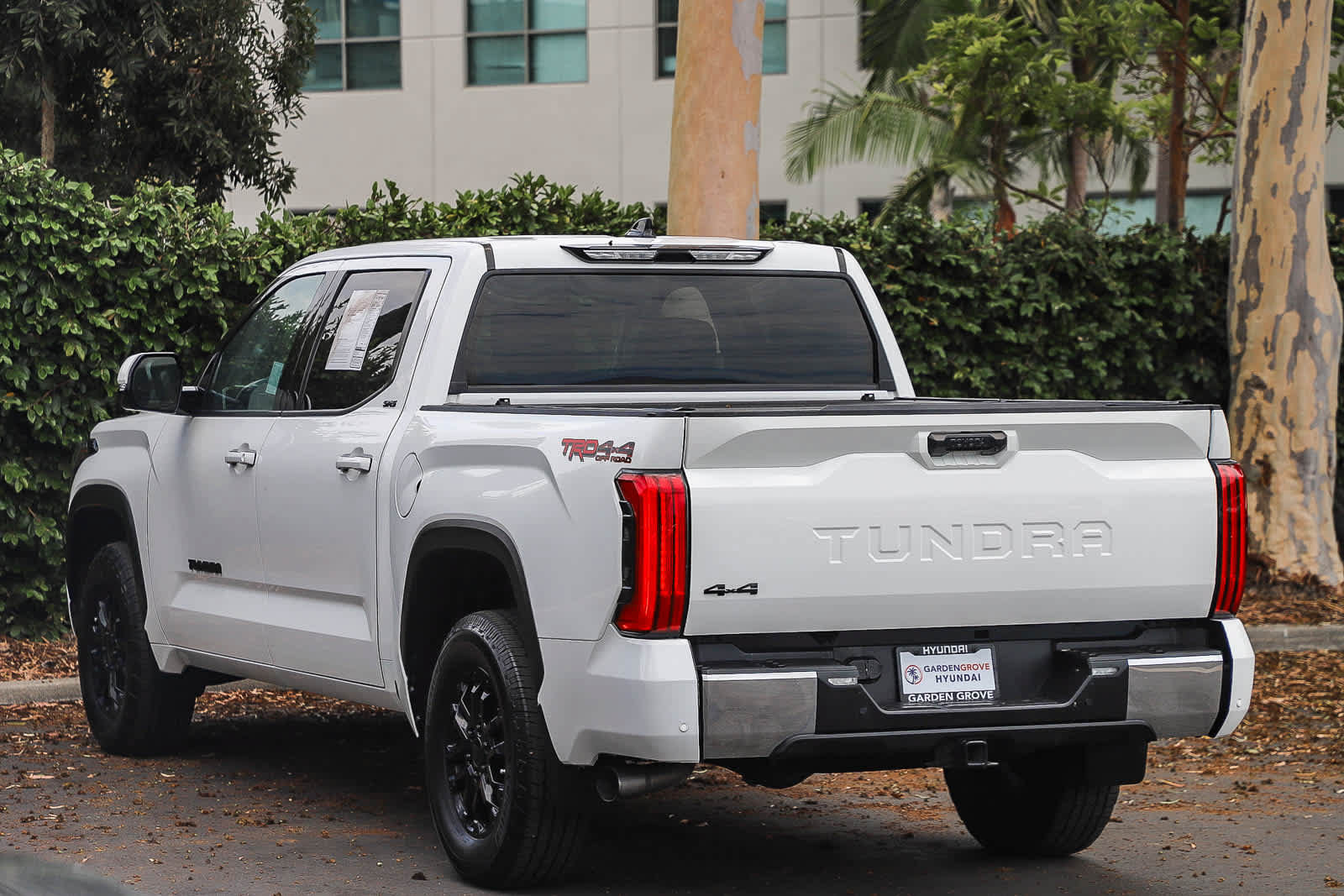 Used 2022 Toyota Tundra SR5 w/ TRD Off-Road Package AWD/4WD image 8