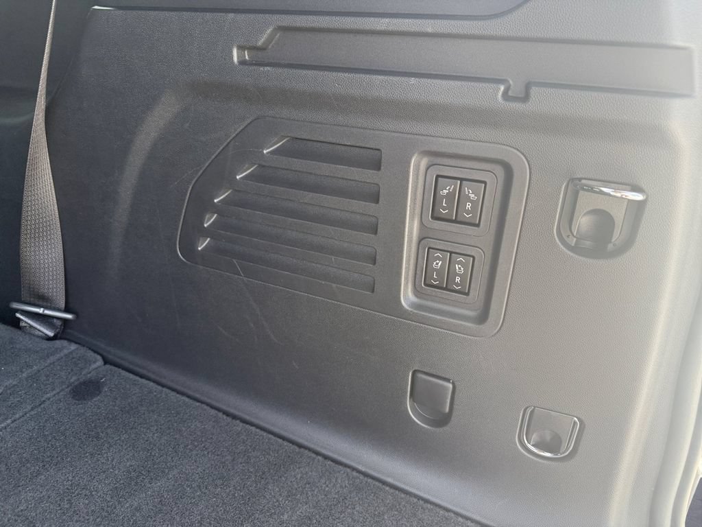 Used 2026 Chevrolet Traverse RS FWD image 17