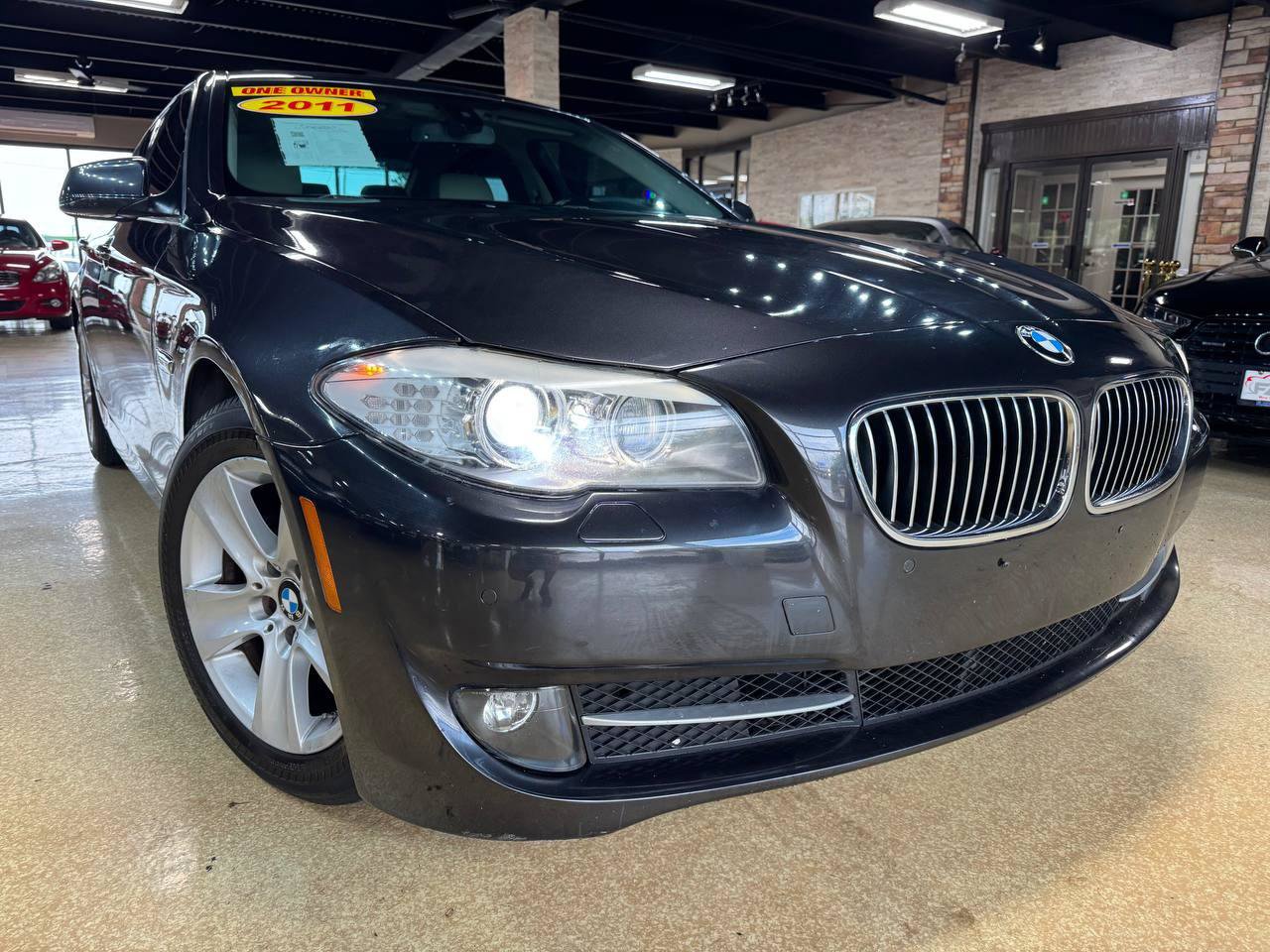 Used 2011 BMW 528i Sedan RWD image 1