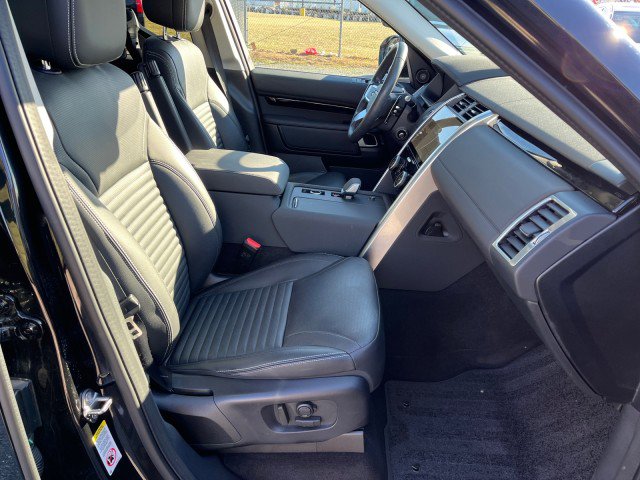 Used 2024 Land Rover Discovery S image 19