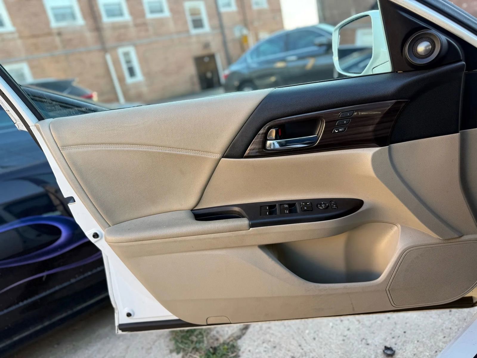 Used 2017 Honda Accord EX-L image 11