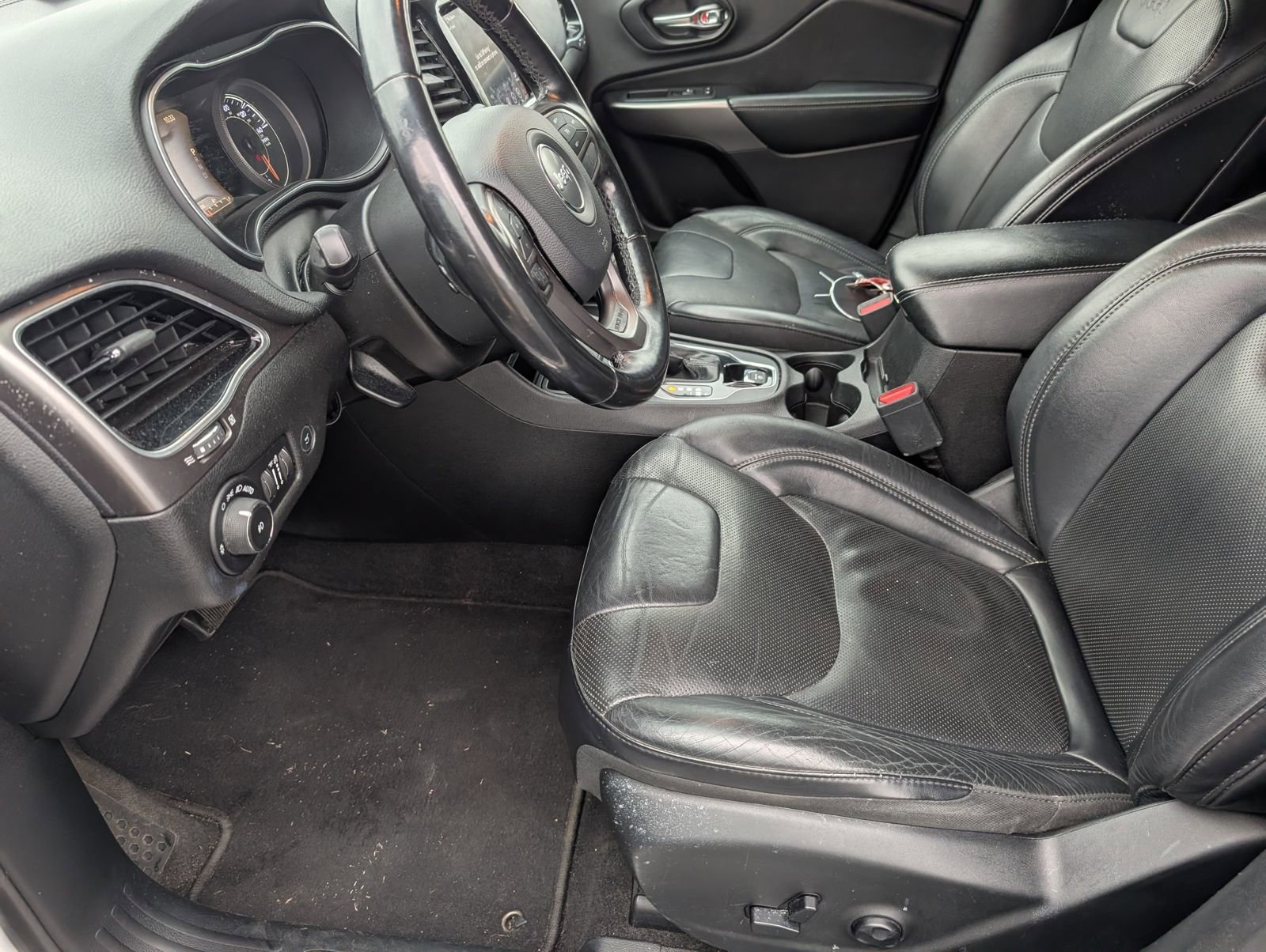 Used 2019 Jeep Cherokee Limited image 6