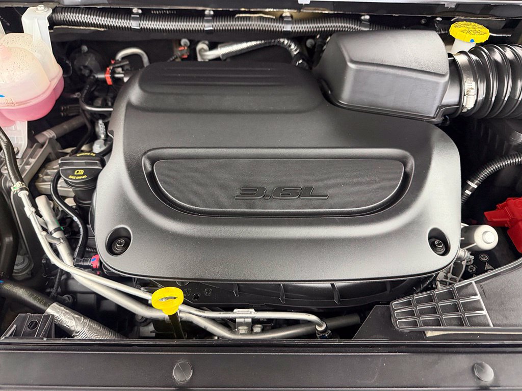 Used 2026 Chrysler Pacifica Limited FWD image 24