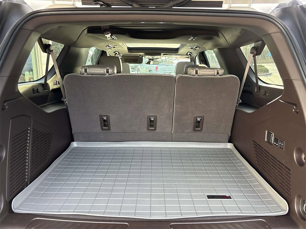 Used 2023 GMC Yukon XL SLT w/ SLT Luxury Package image 15