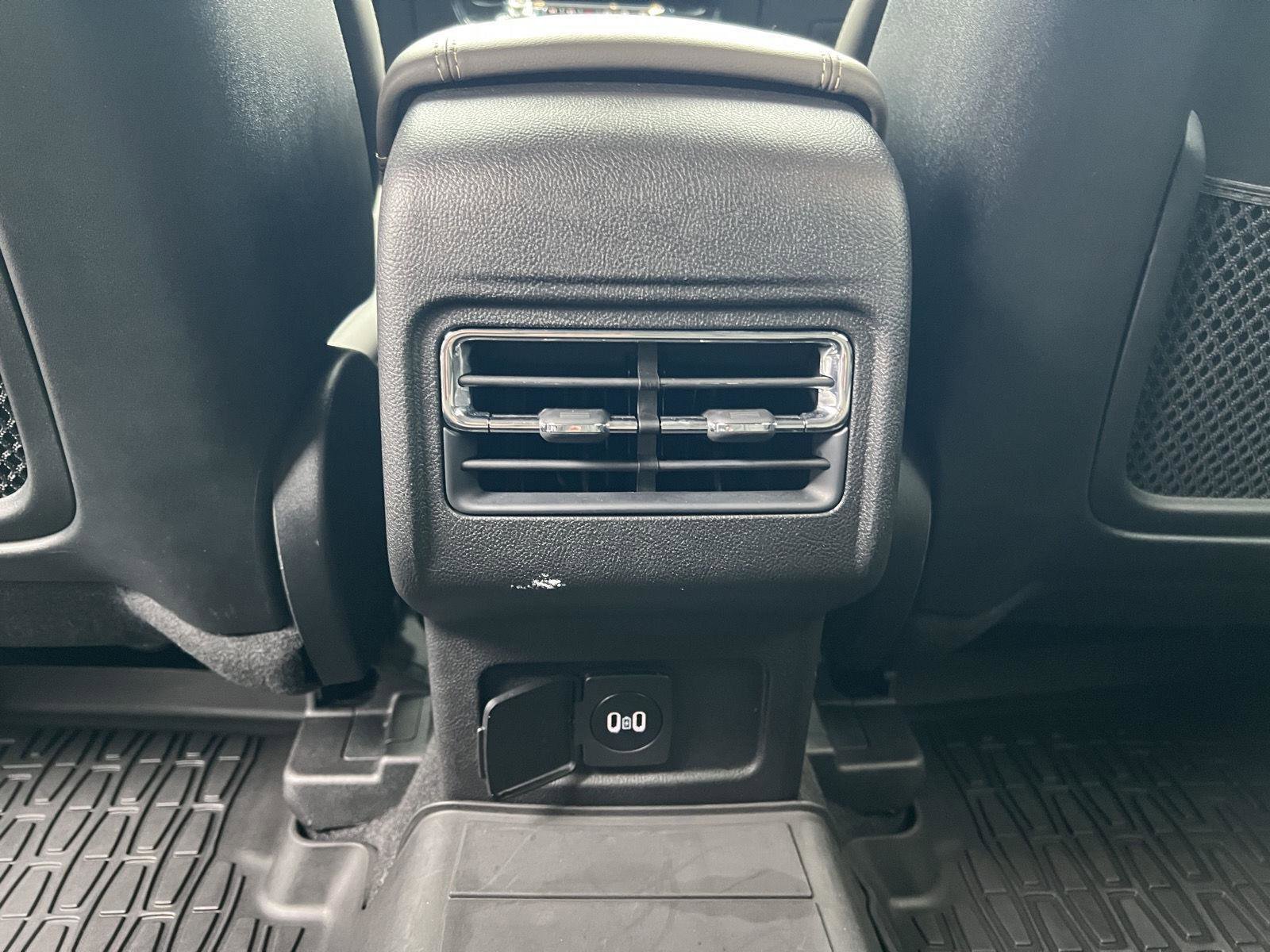 Used 2025 Lincoln Corsair AWD image 41