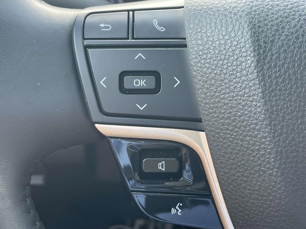 Used 2023 Toyota Crown Limited image 24