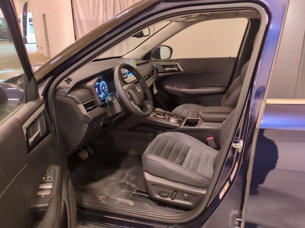 New 2025 Mitsubishi Outlander SE AWD/4WD image 17