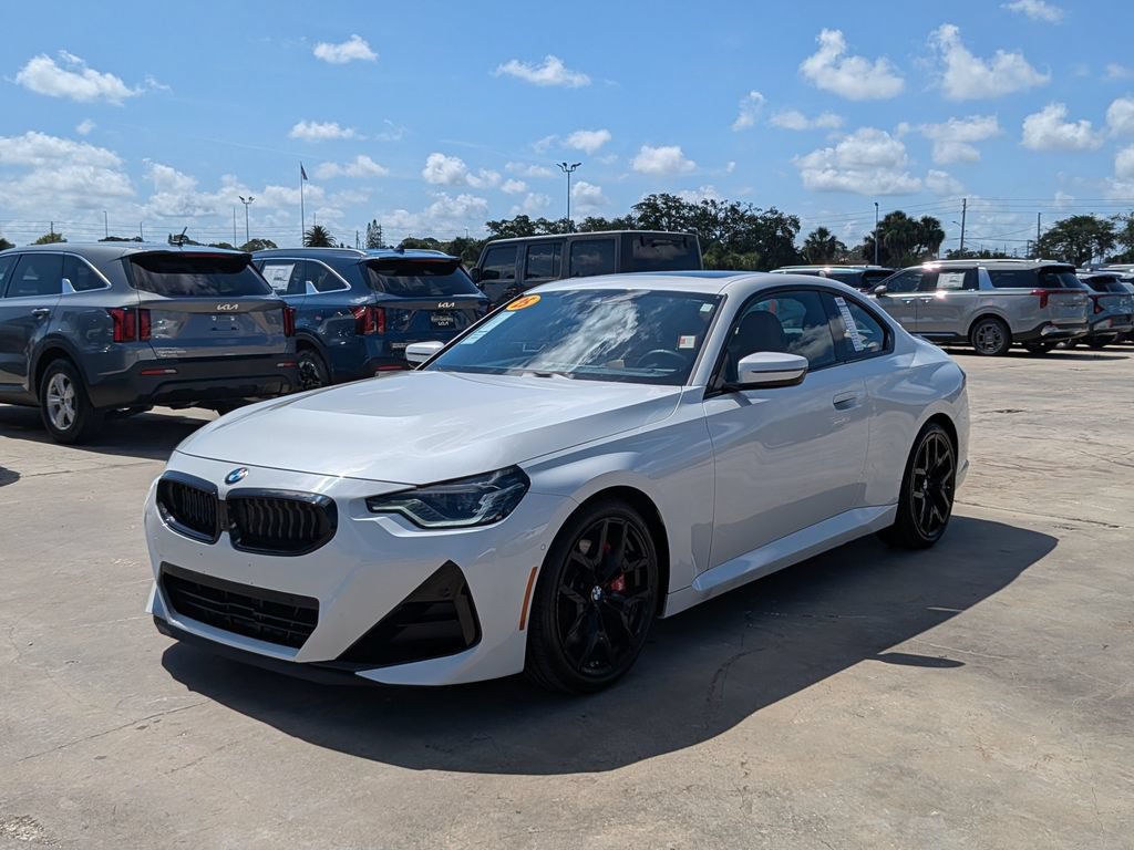 Used 2025 BMW 230i Coupe w/ M Sport Package RWD image 4