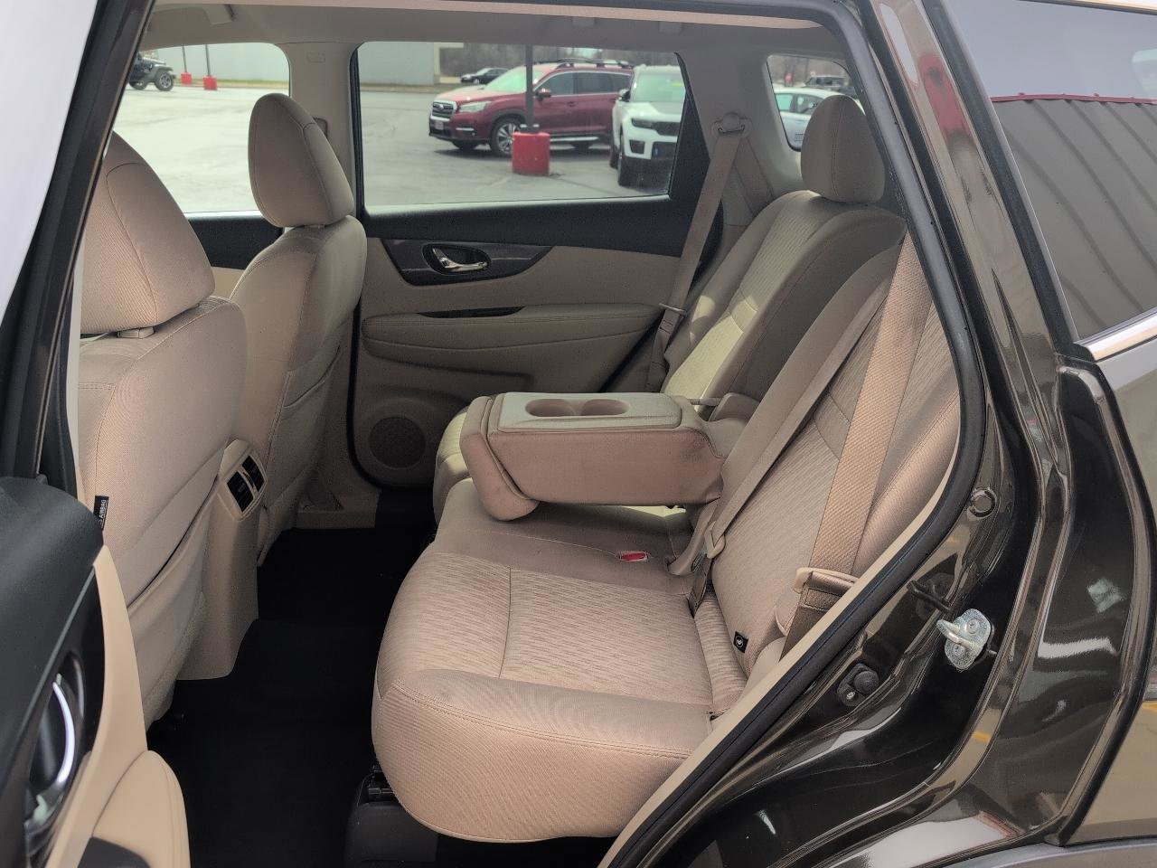 Used 2017 Nissan Rogue SV image 10