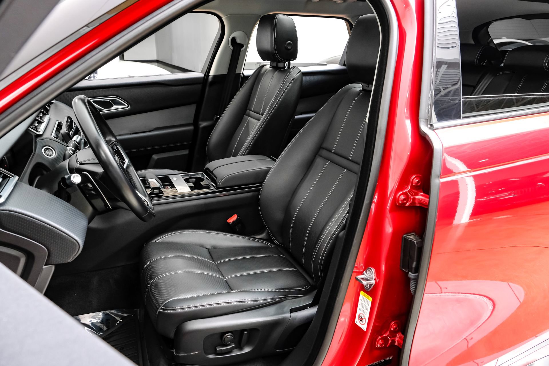 Used 2023 Land Rover Range Rover Velar R-Dynamic S image 33