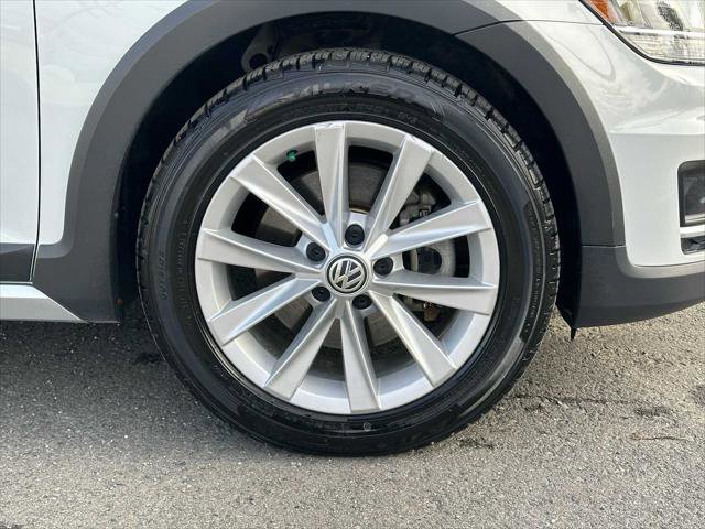 Used 2019 Volkswagen Golf Alltrack SE image 9