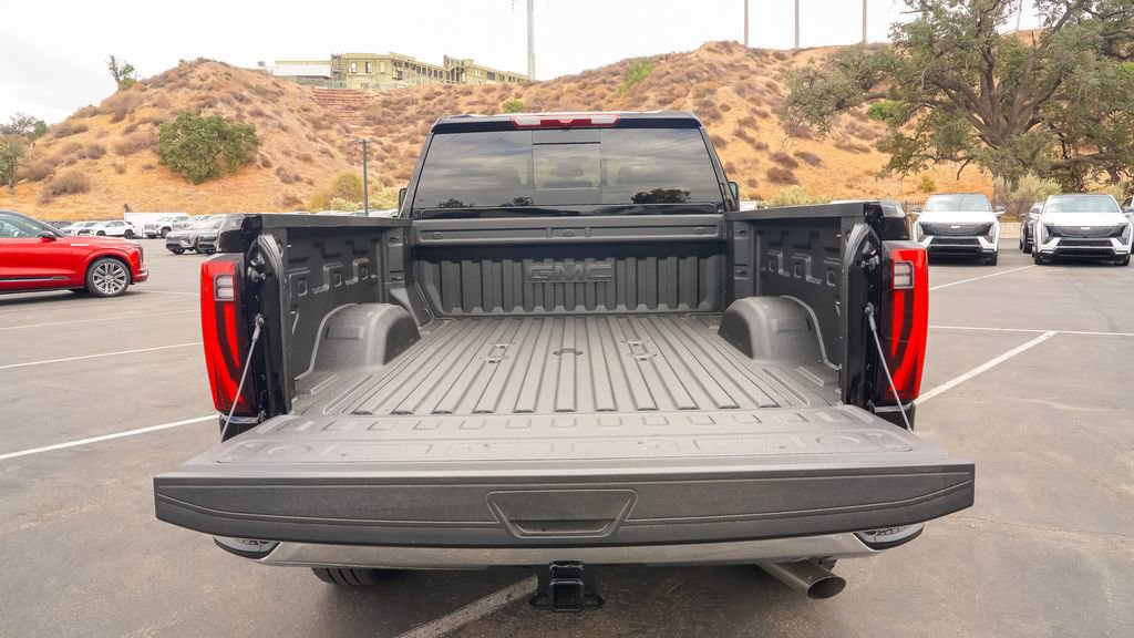 New 2026 GMC Sierra 3500 SLT w/ SLT Premium Package image 9