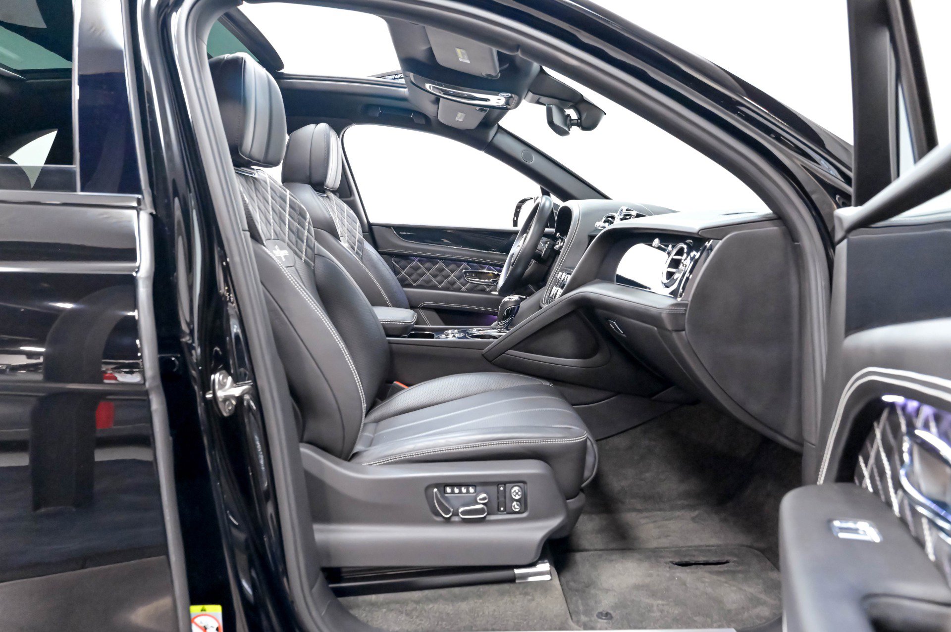 Used 2021 Bentley Bentayga w/ First Edition Specification AWD/4WD image 27