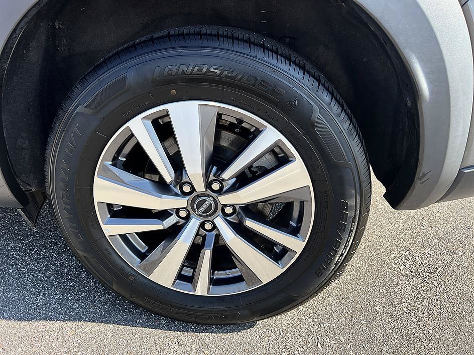 Used 2023 Nissan Pathfinder SL AWD/4WD image 10