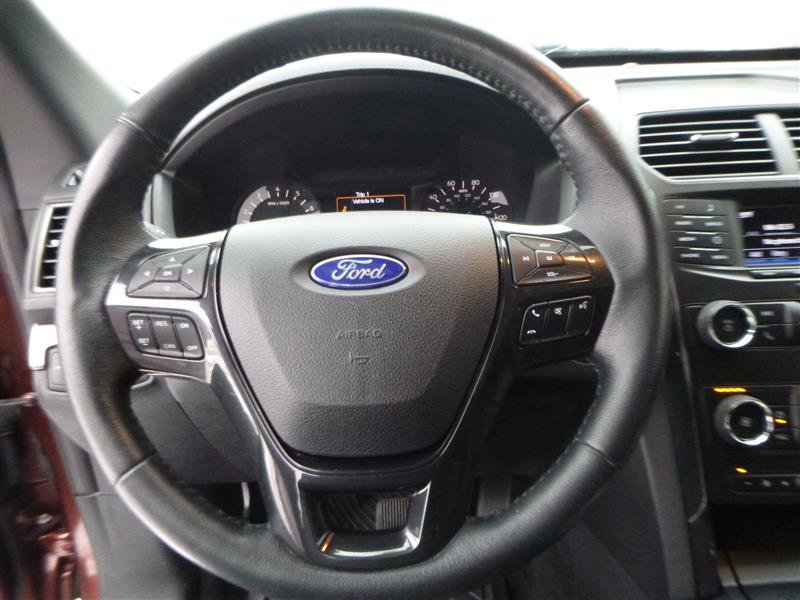 Used 2018 Ford Explorer XLT image 13