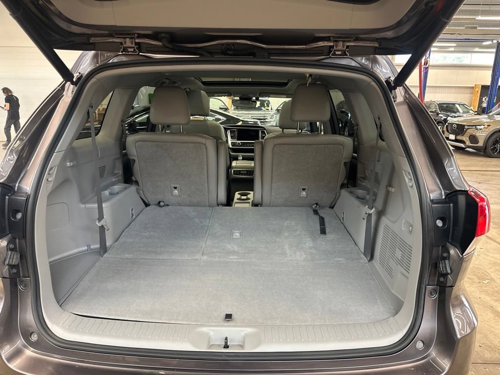Used 2019 Toyota Highlander Limited Platinum w/ Carpet Mat Package (TMS) AWD/4WD image 34