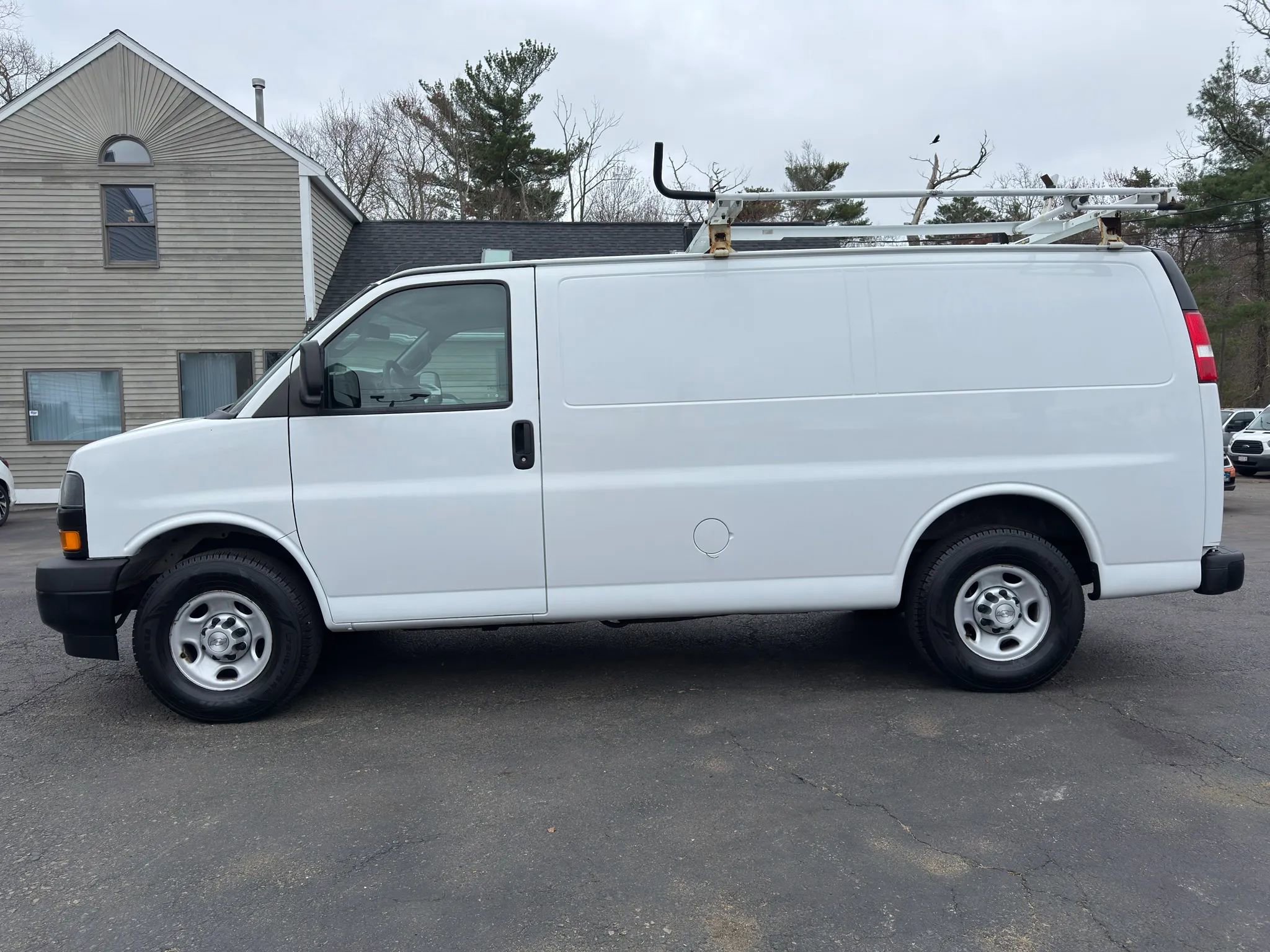 Used 2019 Chevrolet Express 2500 w/ Driver Convenience Package RWD image 4