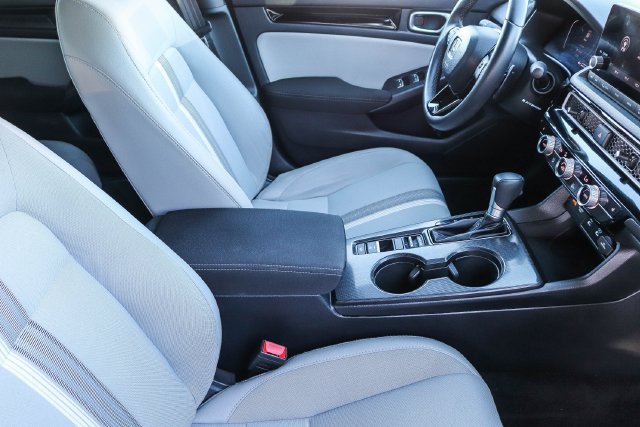 Used 2025 Honda Civic Sport image 16