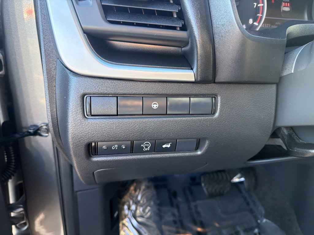 Used 2025 Nissan Rogue SV AWD/4WD image 24