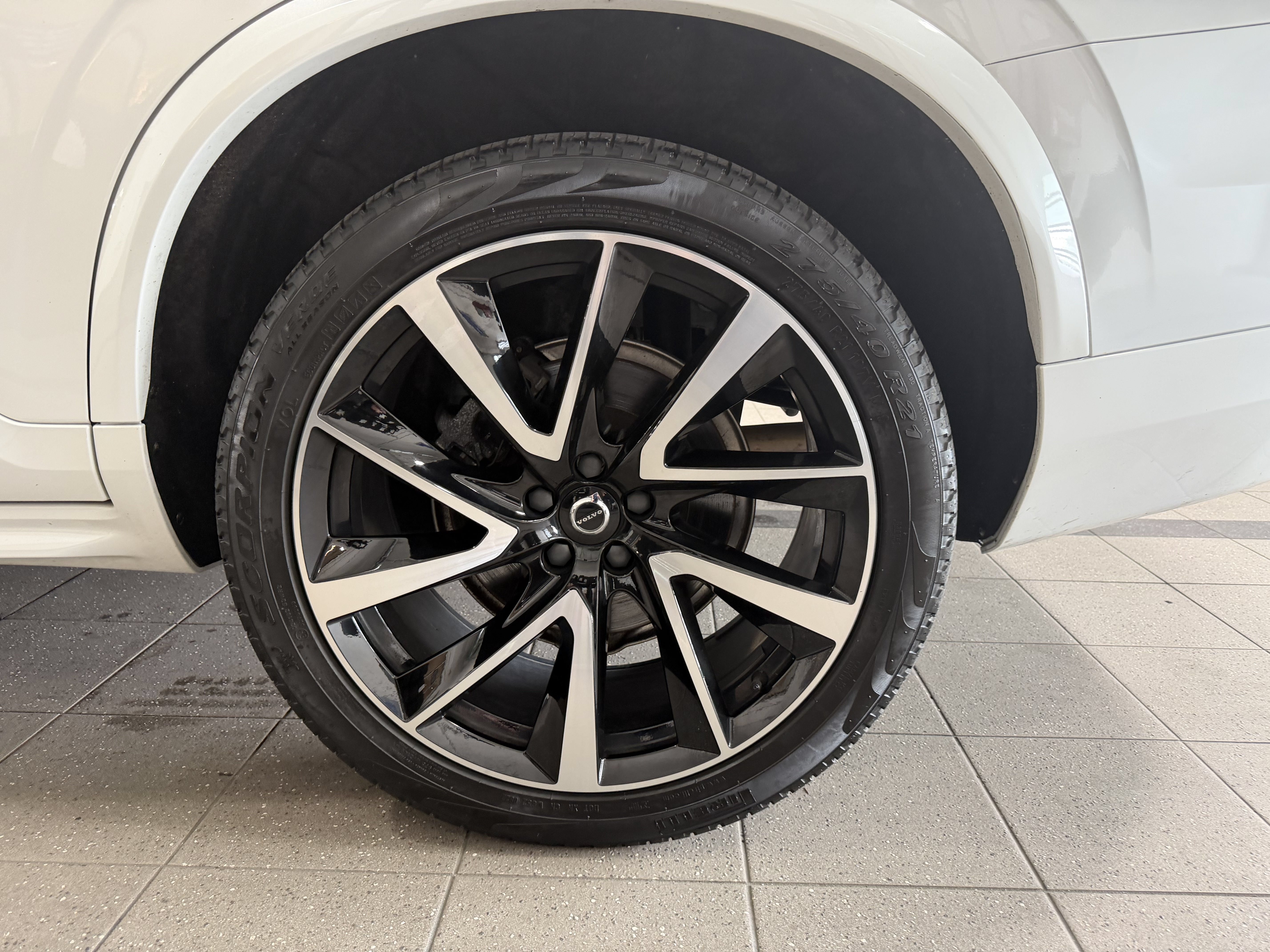 Used 2022 Volvo XC90 T6 Momentum w/ Advanced Package AWD/4WD image 5