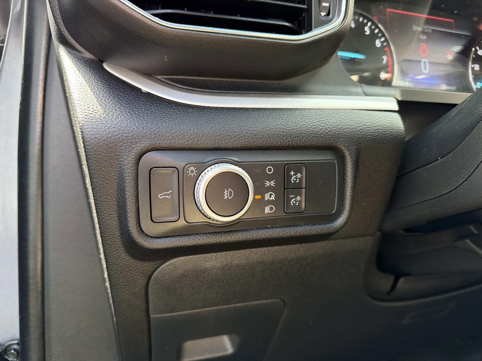 Used 2022 Ford Explorer XLT w/ Equipment Group 202A image 25