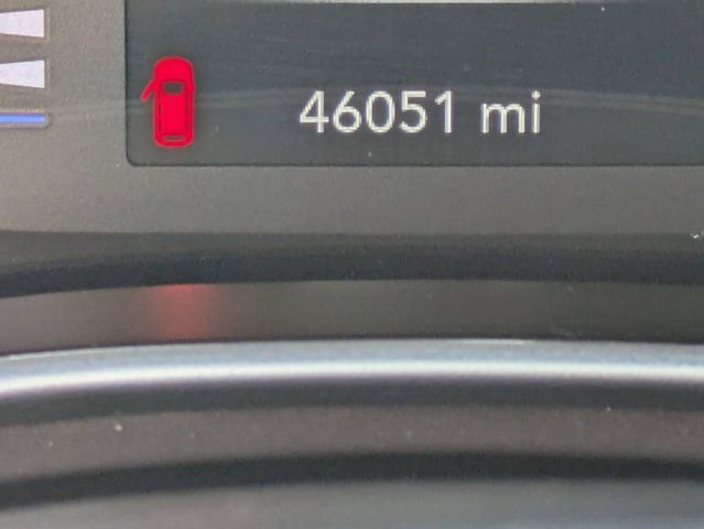 Used 2023 Chrysler Voyager LX image 25