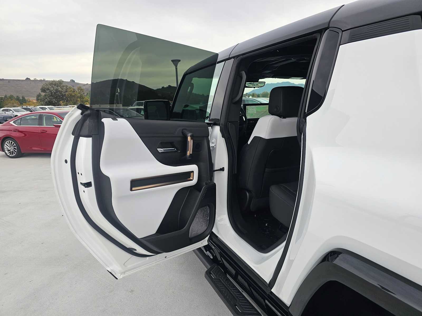 Used 2024 GMC Hummer EV 2X w/ Extreme Off-Road Package image 16