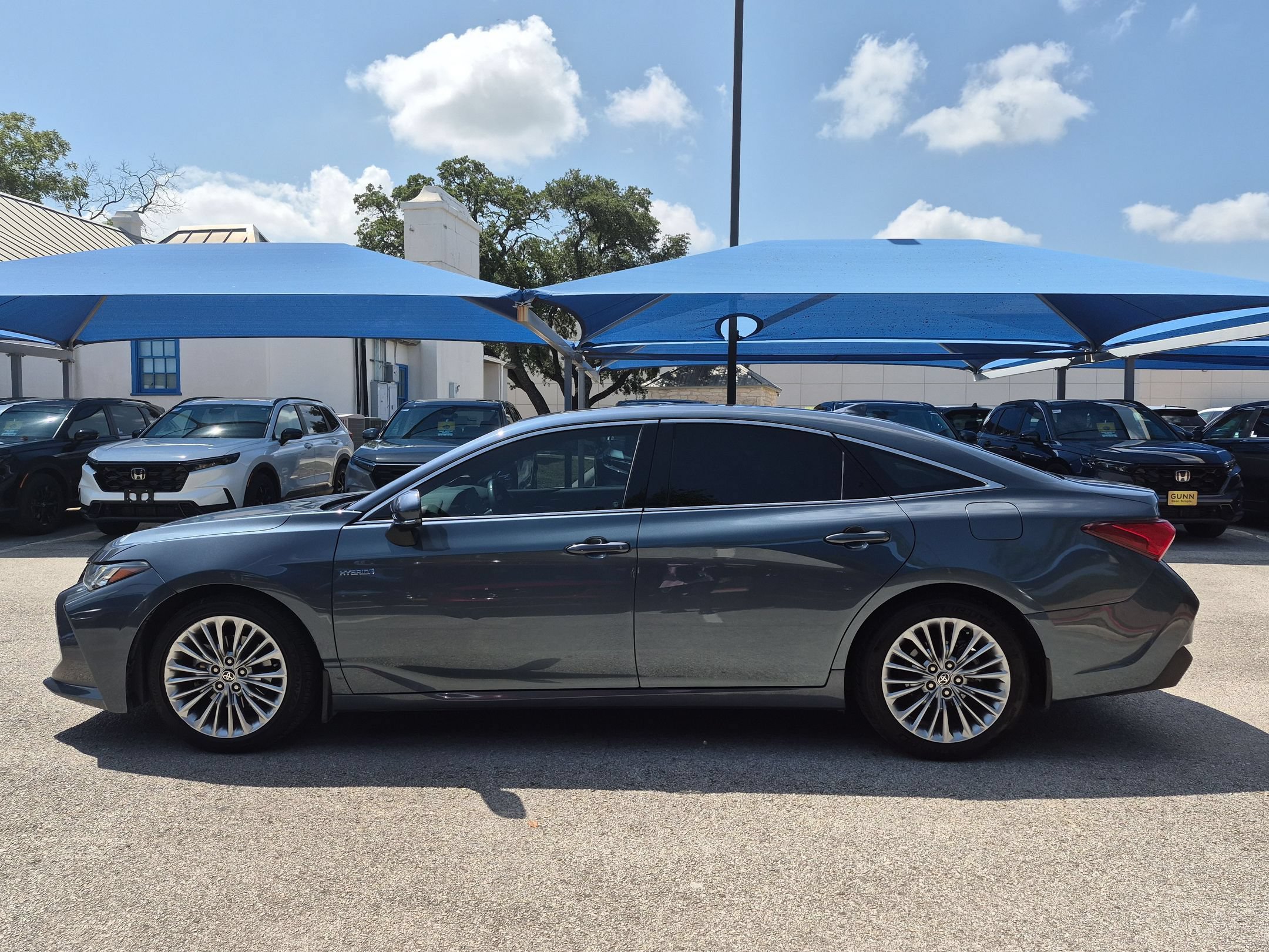 Used 2021 Toyota Avalon Limited FWD image 6