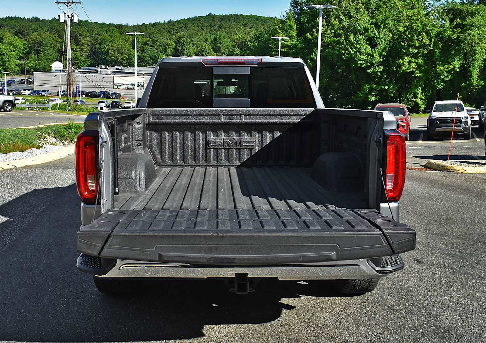 Used 2019 GMC Sierra 1500 SLT w/ SLT Premium Plus Package AWD/4WD image 9