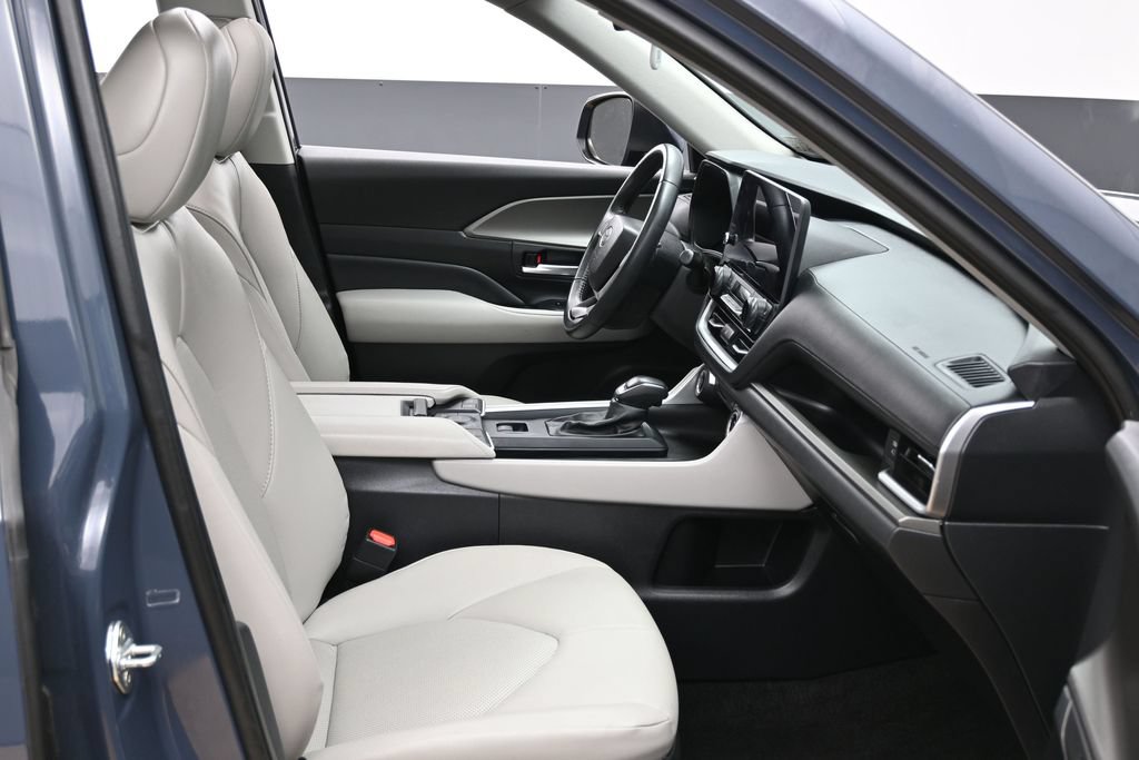 Used 2024 Toyota Grand Highlander AWD image 30