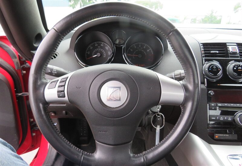 Used 2008 Saturn Sky RWD image 13
