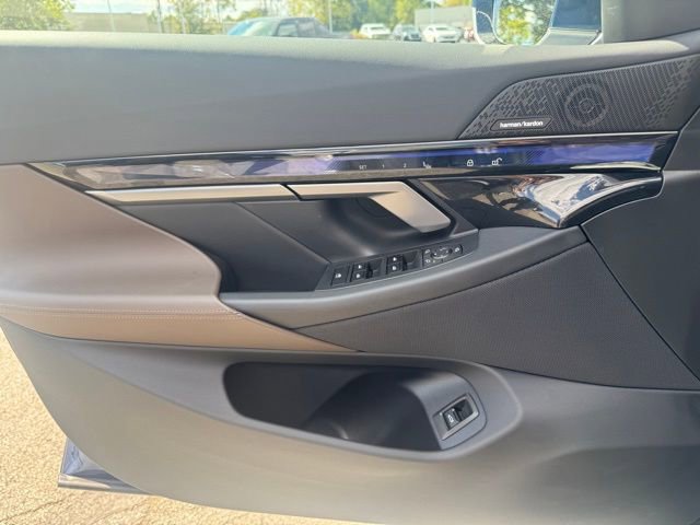 Certified 2025 BMW 540i xDrive w/ Premium Package image 11