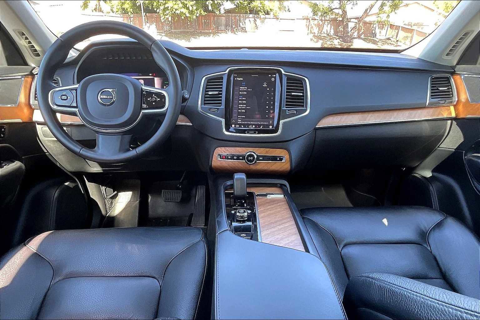 Used 2023 Volvo XC90 T8 Core image 18