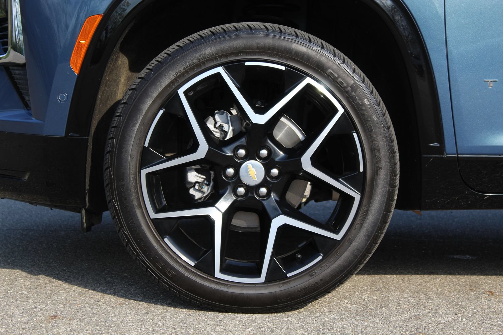 Used 2025 Chevrolet Traverse High Country w/ LPO, Floor Liner Package AWD/4WD image 31