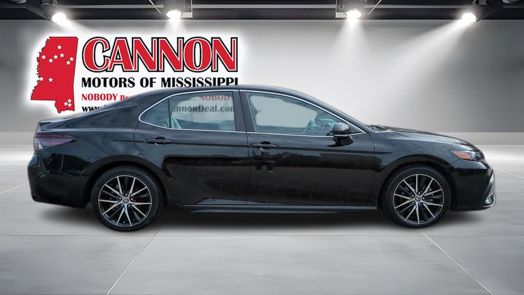 Used 2023 Toyota Camry SE image 4