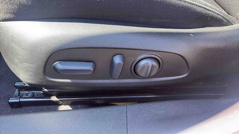 Used 2022 Chevrolet Malibu LT FWD image 15