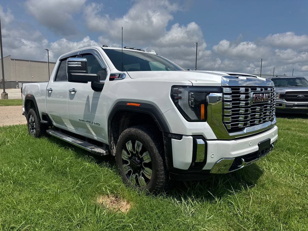 Used 2025 GMC Sierra 2500 Denali w/ Denali Reserve Package AWD/4WD image 3