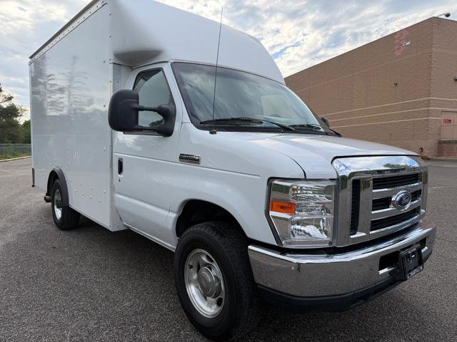 Used 2016 Ford E-350 and Econoline 350 Super Duty w/ Power Windows & Locks Group RWD image 3