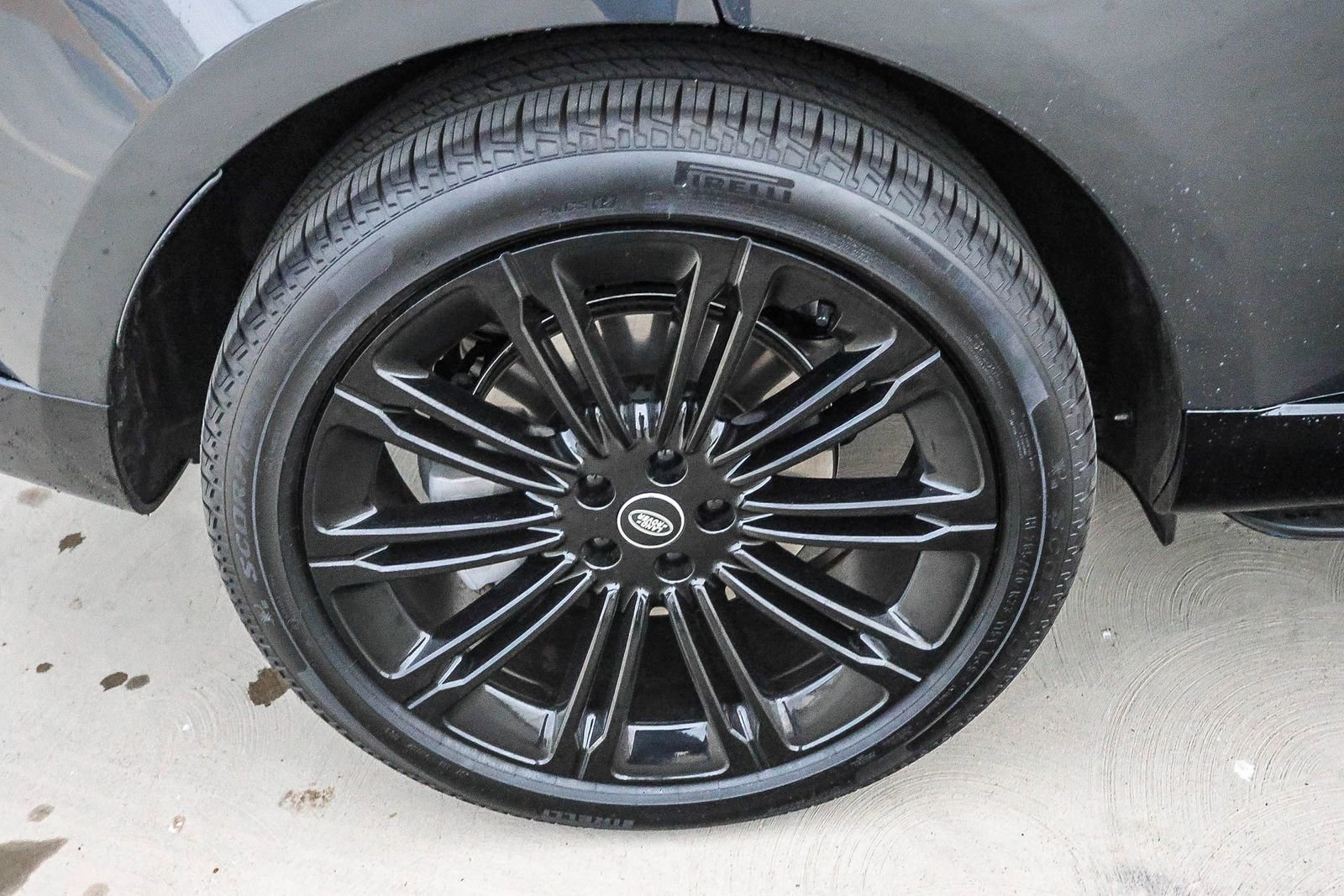 New 2025 Land Rover Range Rover Long Wheelbase SE image 13