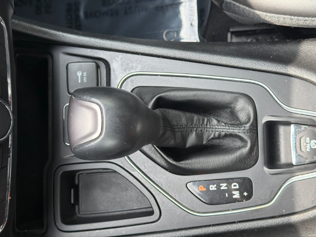 Used 2019 Jeep Cherokee Latitude Plus FWD image 26