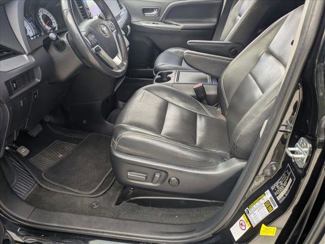 Used 2018 Toyota Sienna SE image 13