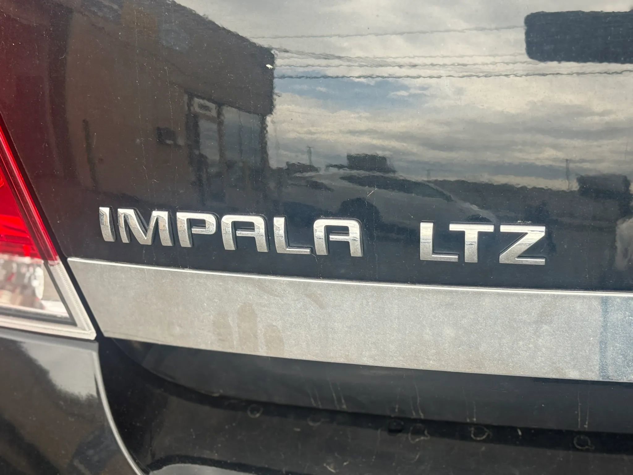 Used 2010 Chevrolet Impala LTZ FWD image 19